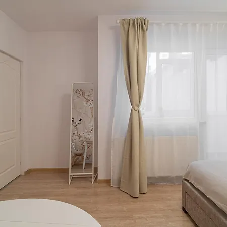 Stylish Near Parliament Palace & Cathedral - By Happy Guest *