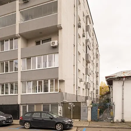 Stylish Near Parliament Palace & Cathedral - By Happy Guest Бухарест