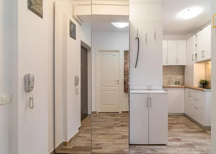 Apartament Stylish Near Parliament Palace & Cathedral - By Happy Guest