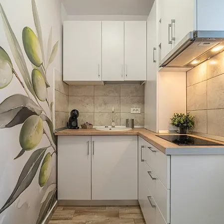 Daire Stylish Near Parliament Palace & Cathedral - By Happy Guest *